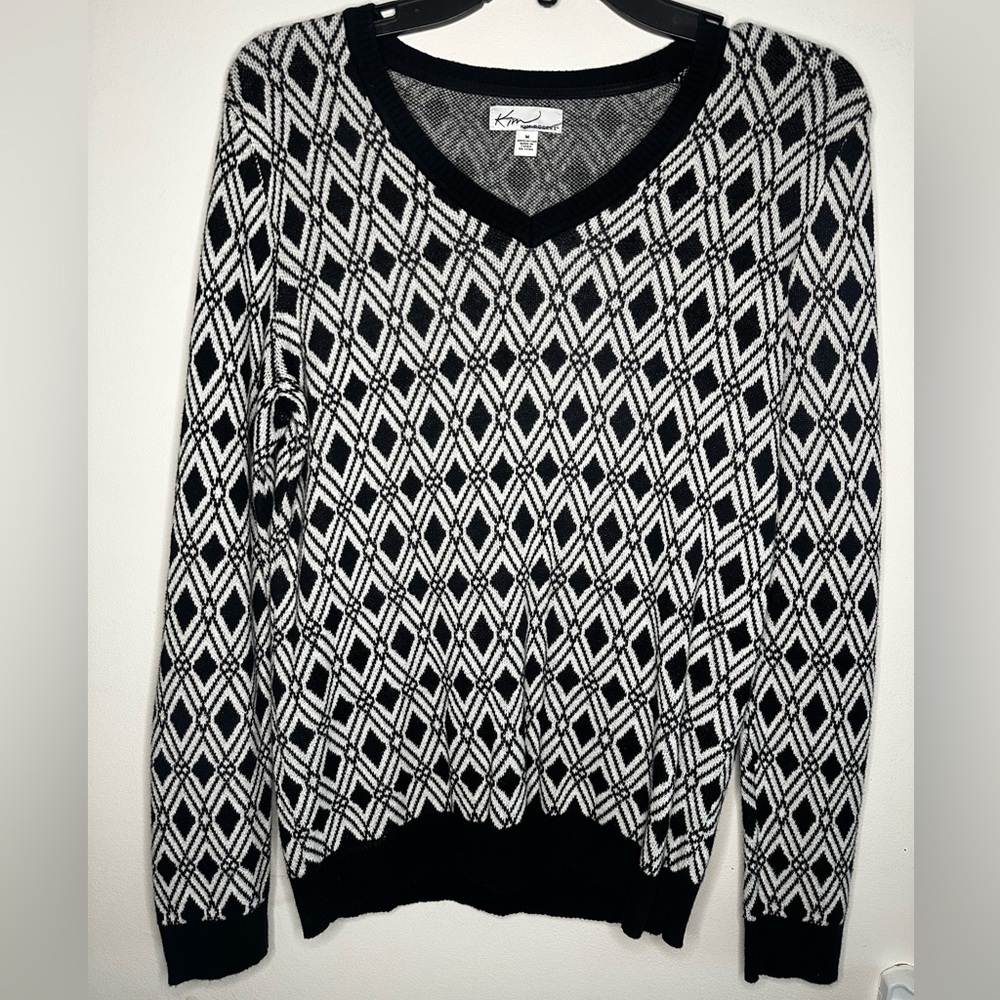 🩷 Kim Rogers Black and White V-Neck Lightweight Sweater